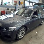 BMW 320d F31 montaz podsvietenej EČV